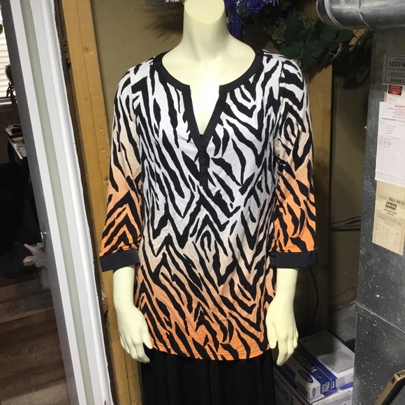 Ala Carte Travel Top - Picture 5 of 16